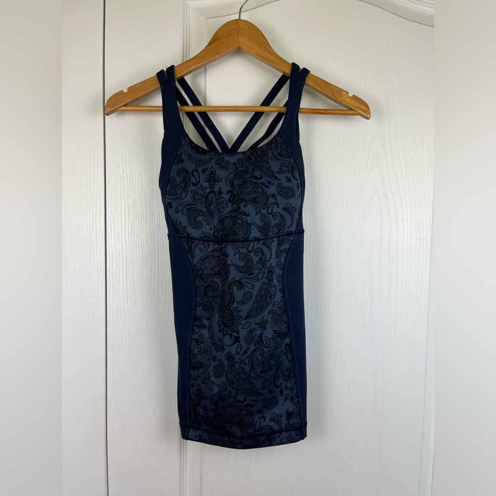 Lululemon Tank Top Size 4 Built in Bra with Cups Paisley strappy Navy Run
